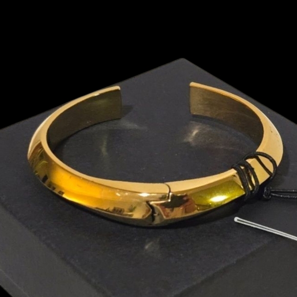 Kate Spade New York Raise the Bar Cuff Gold Polished Bracelet - Picture 1 of 8